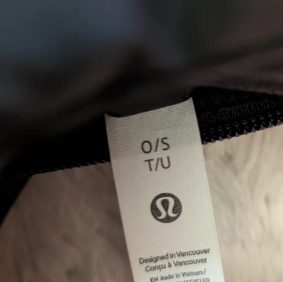 Black Lululemon 4L Mini Shoulder Bag - Picture 11 of 14